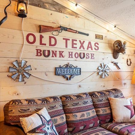 Old Texas Bunkhouse Hostel Wills Point Exterior photo