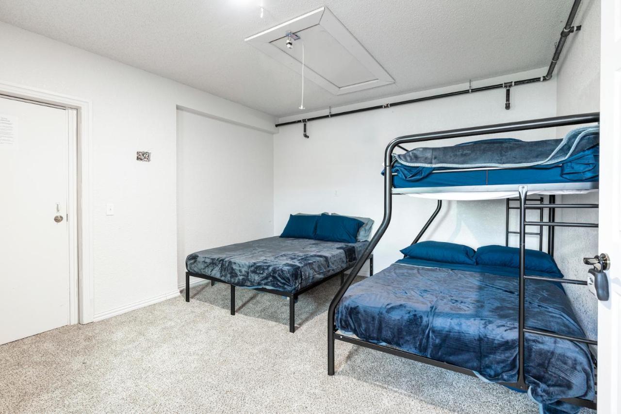 Old Texas Bunkhouse Hostel Wills Point Room photo